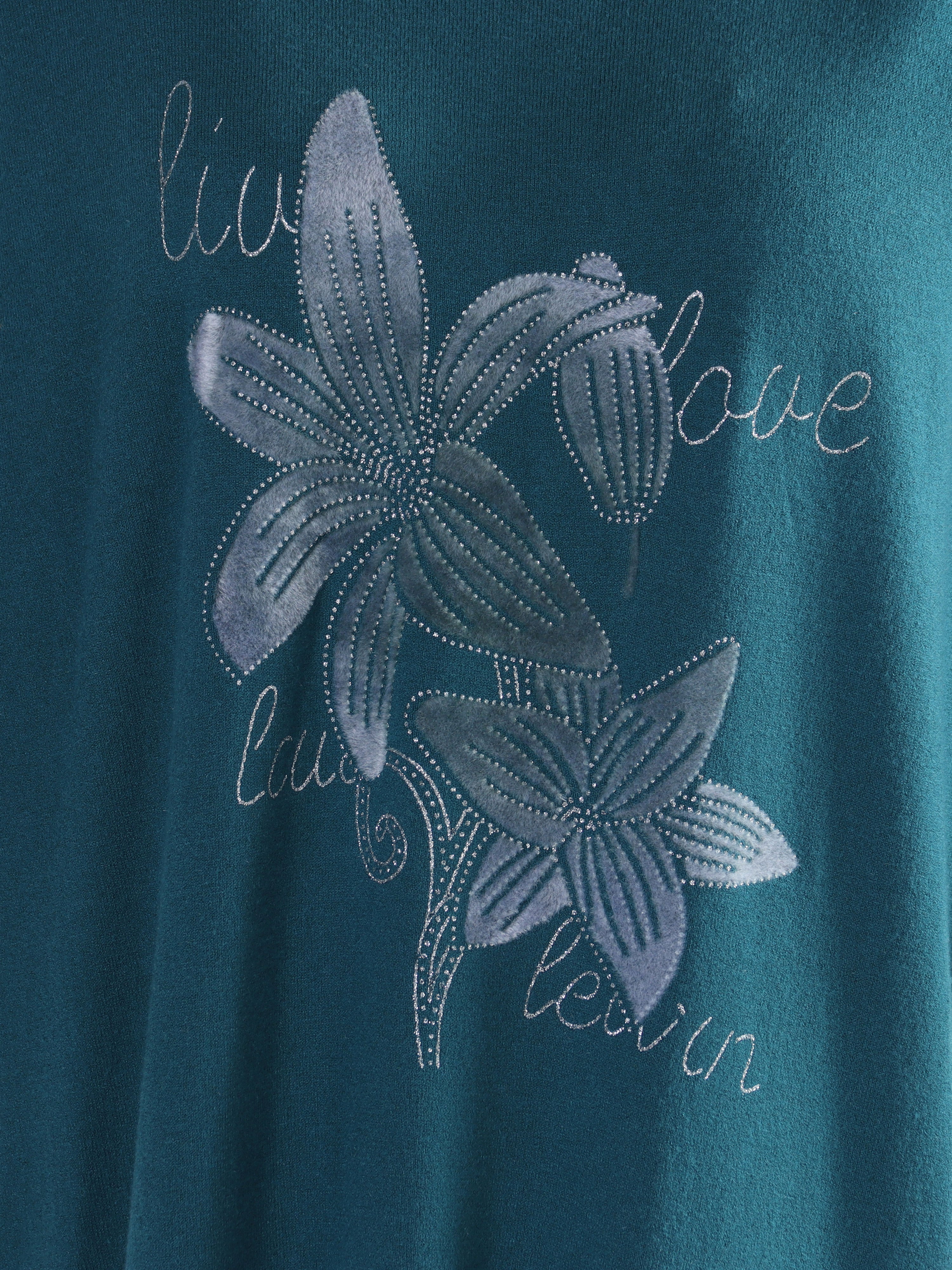 Amilie - Blød plus size strikkjole med blomstermotiver